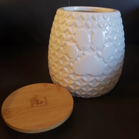BE ONE BREED CERAMIC Paw COOKIE JAR - Picture 2 of 7